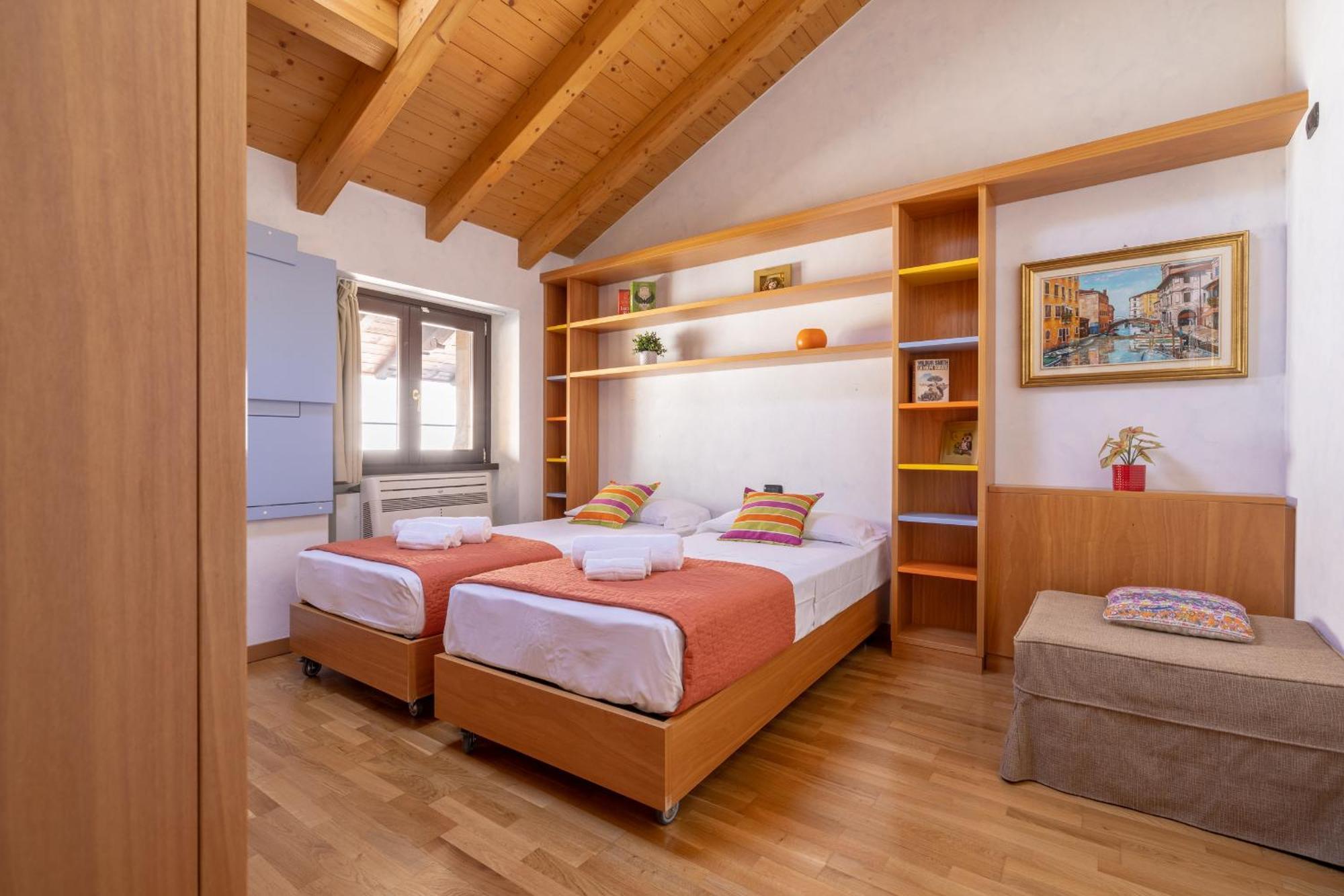 Apartment By The Ferry - Менаджо Экстерьер фото